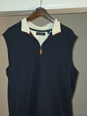 Roundtree & Yorke Black Sleeveless Quarter-Zip Vest with Cream Collar